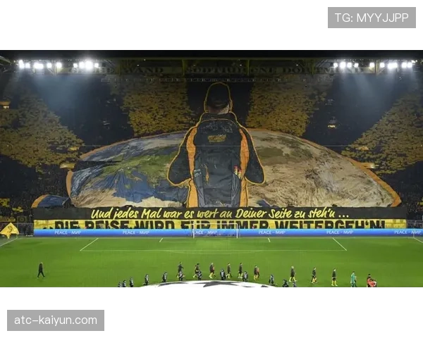 美因茨球迷看台展示巨型TIFO，致敬球队历史性保级成功
