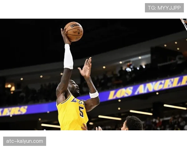 湖人131-107大胜爵士，詹姆斯半场打卡18分6助攻
